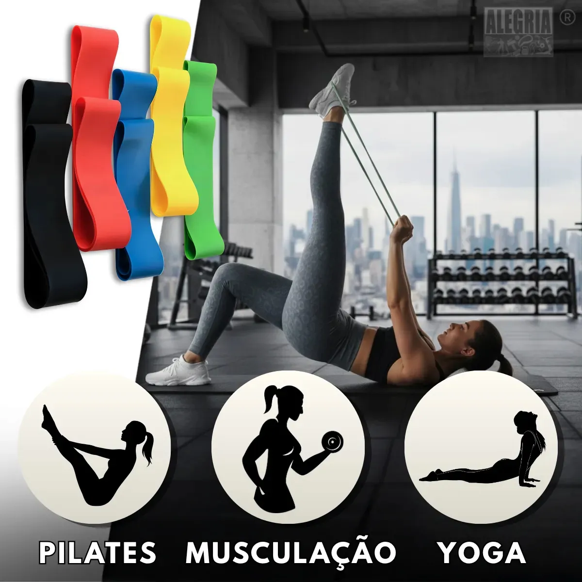 Mulher praticando exercício com mini band em casa — versatilidade do acessório